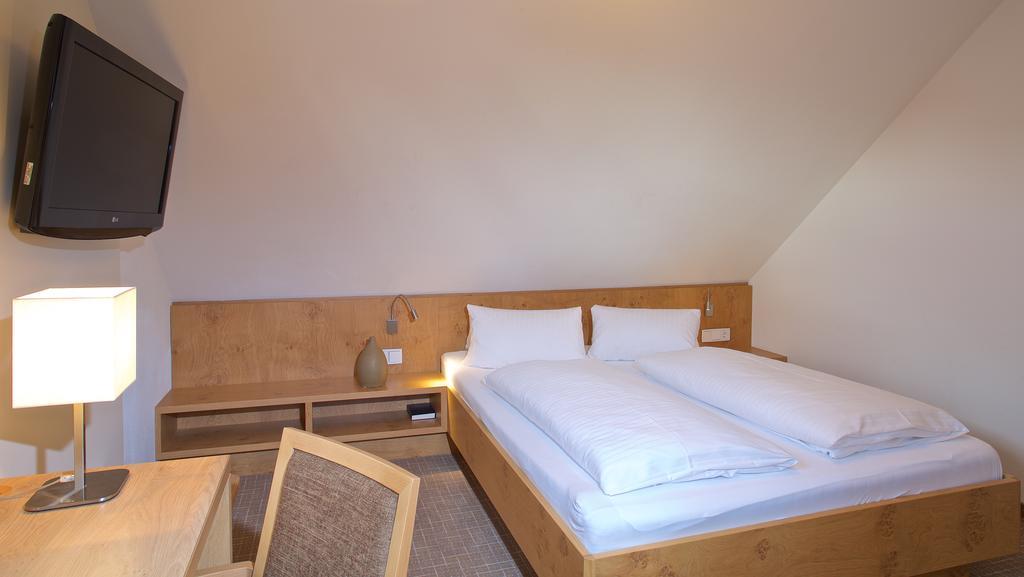 Hotel Zur Muehle Ismaning Bagian luar foto