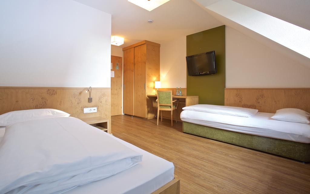 Hotel Zur Muehle Ismaning Bagian luar foto
