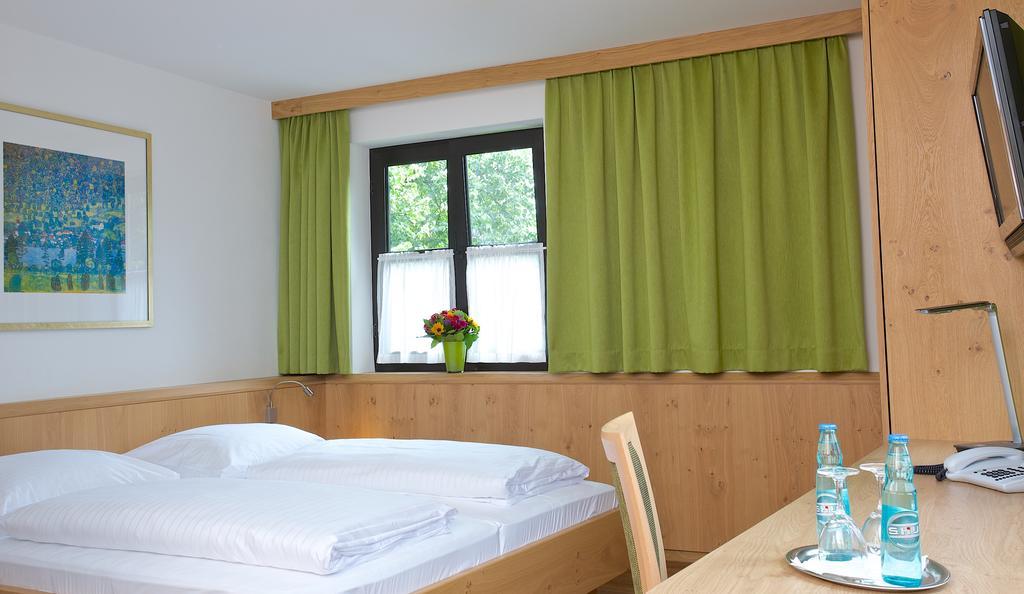 Hotel Zur Muehle Ismaning Bagian luar foto